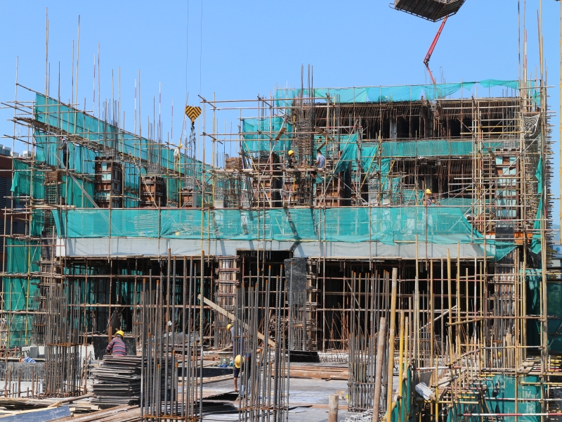 السقالات المستخدمة في مشروع بناء المكاتب