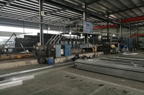 أنبوب فولاذية ملحوم